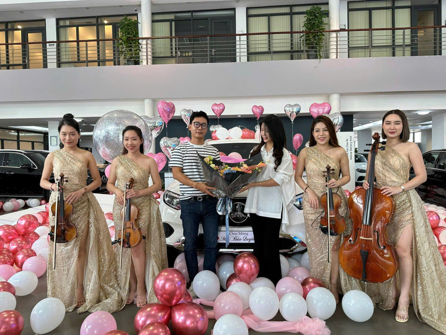 Bàn giao Mercedes-Benz cho Ms. Bảo Quyên