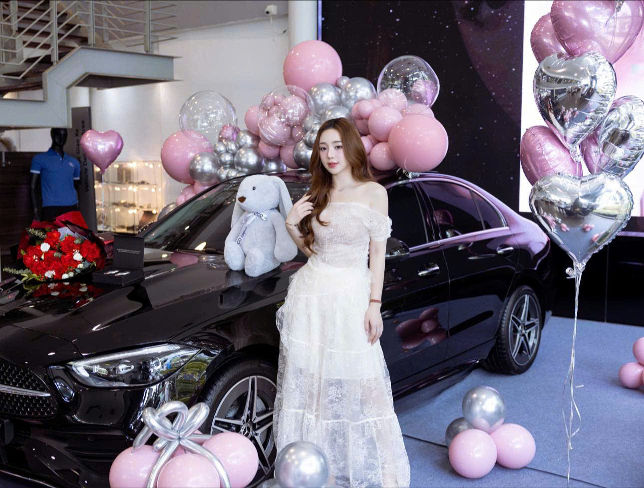 Bàn giao Mercedes-Benz MS. Quỳnh Kool