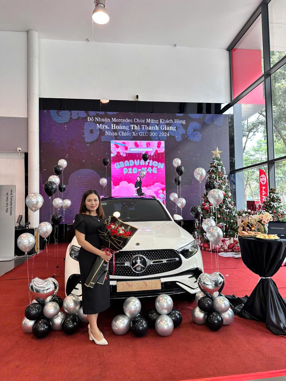 Bàn giao Mercedes-Benz GLC 300 cho khác hàng Hoàng Thị Thanh Giang