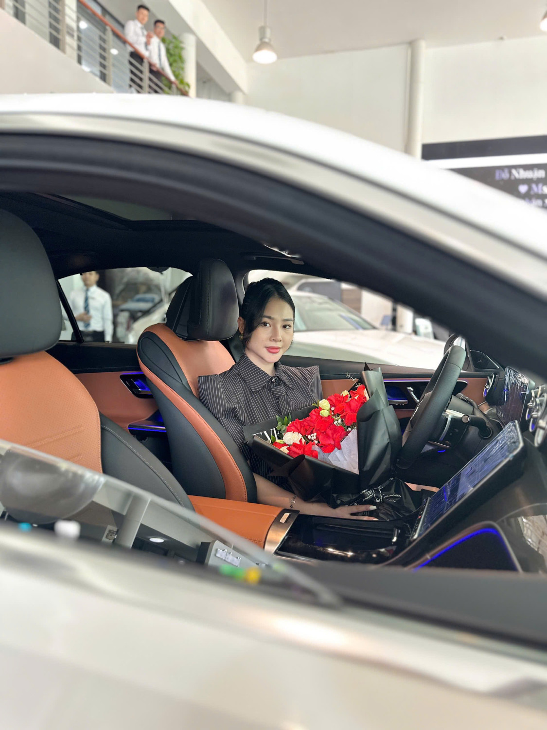 Bàn giao Mercedes-Benz cho khác hàng Ms. Thanh Tâm