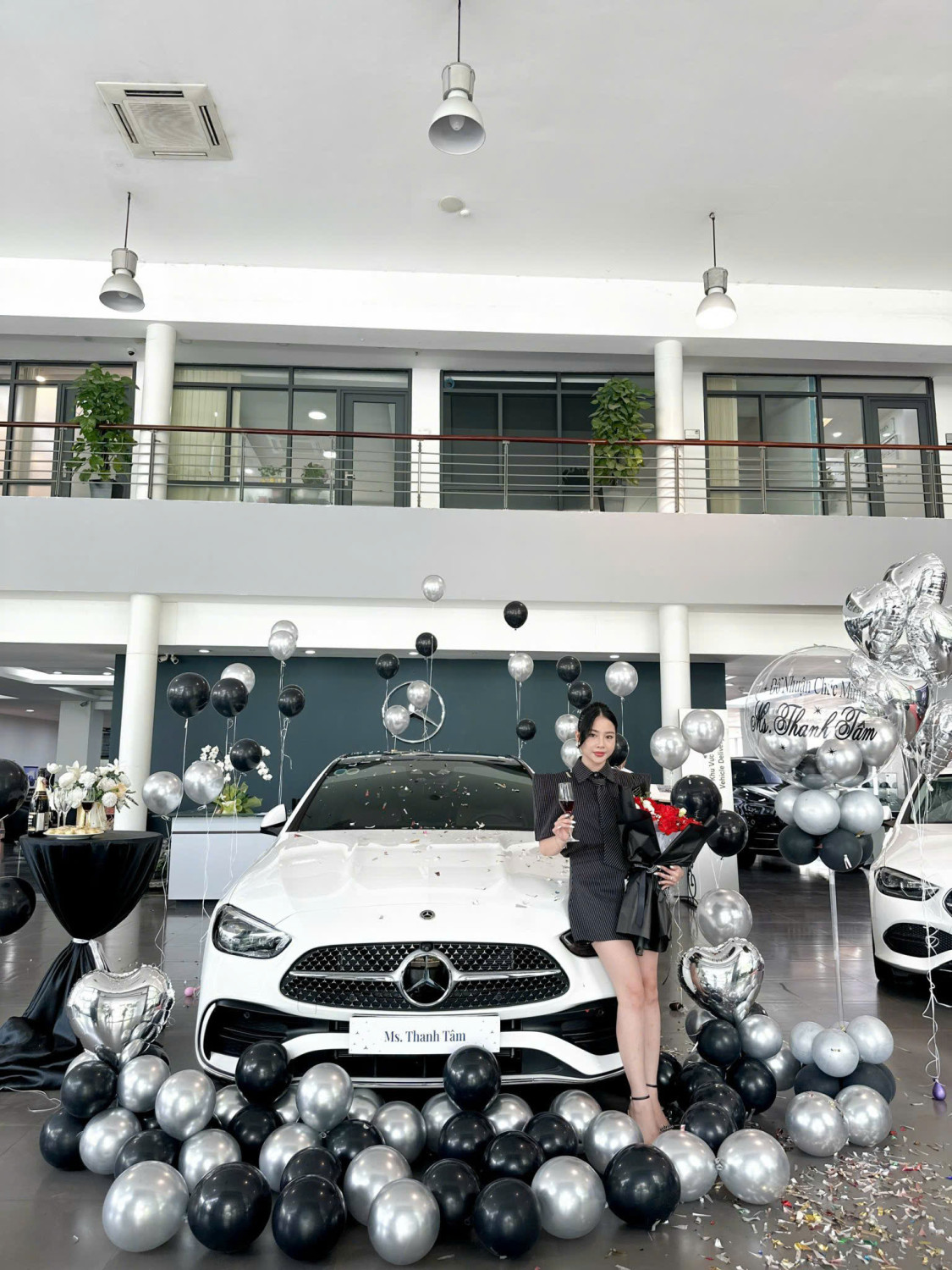 Bàn giao Mercedes-Benz cho khác hàng Ms. Thanh Tâm