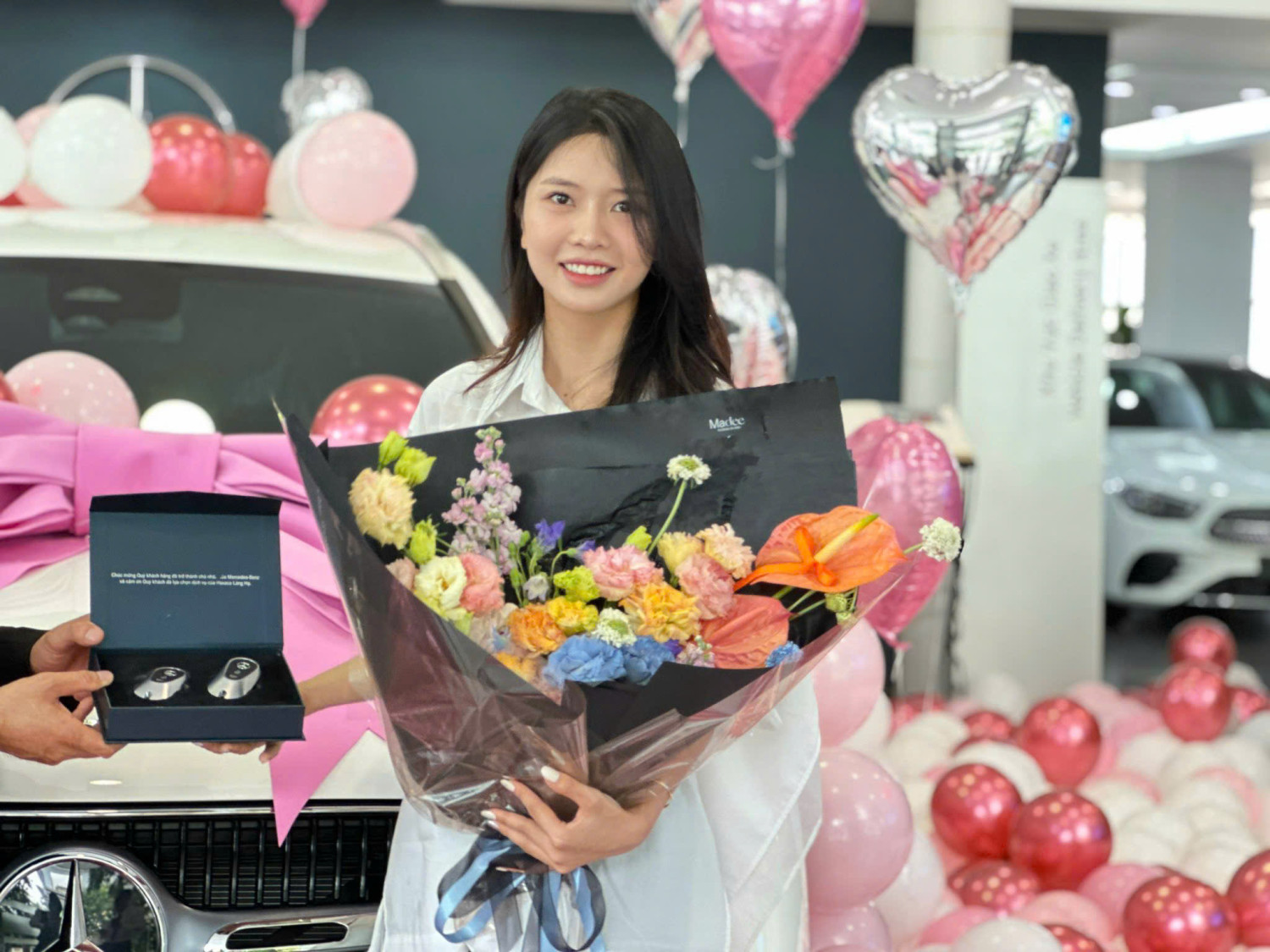 Bàn giao Mercedes-Benz cho khác hàng Ms. Bảo Luyến