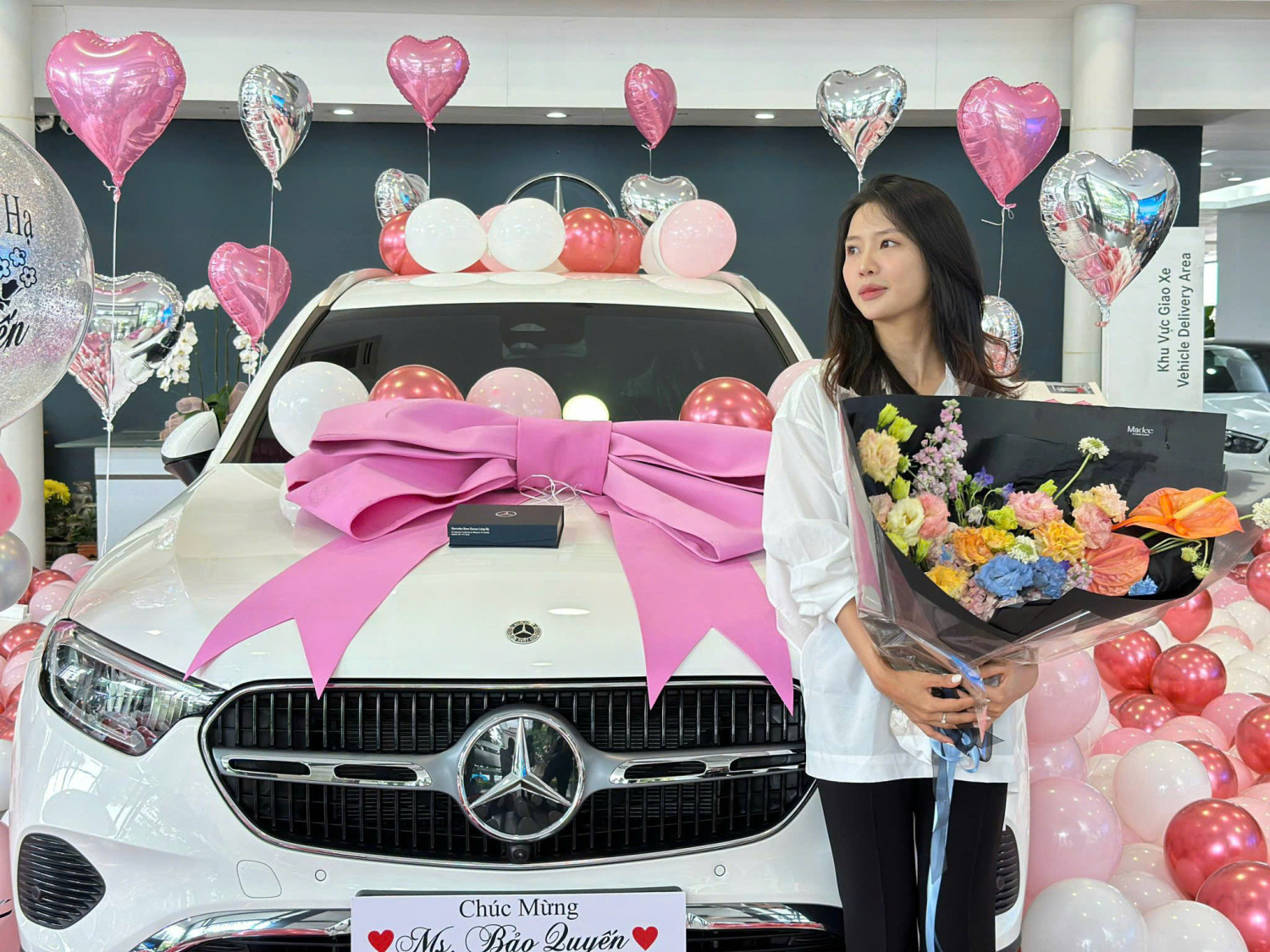 Bàn giao Mercedes-Benz cho khác hàng Ms. Bảo Luyến